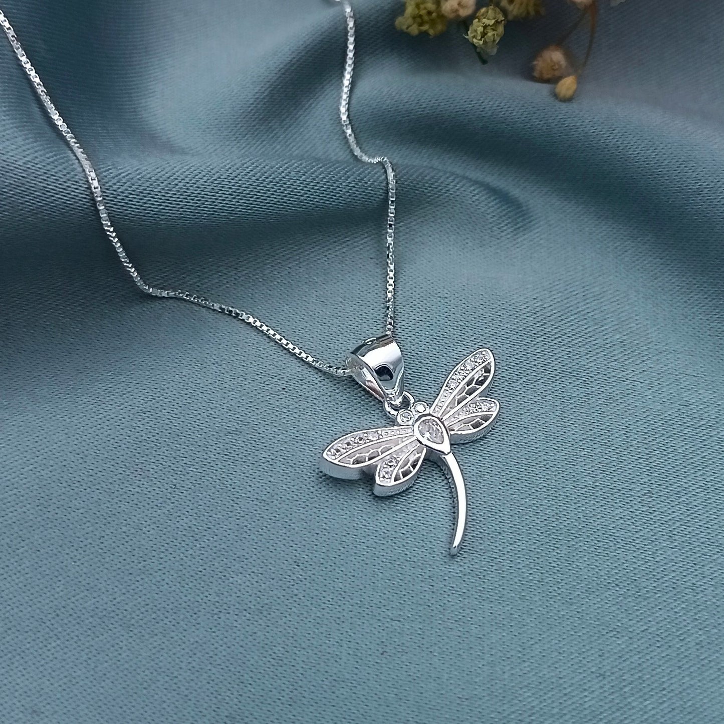 Collar Libélula con circones