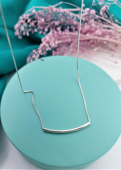 Collar minimalista Curve