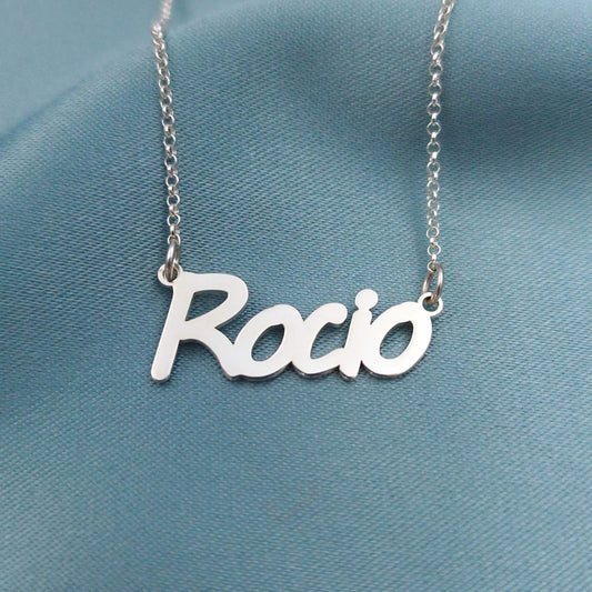 Collar nombre calado