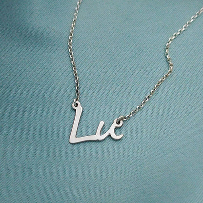 Collar nombre calado