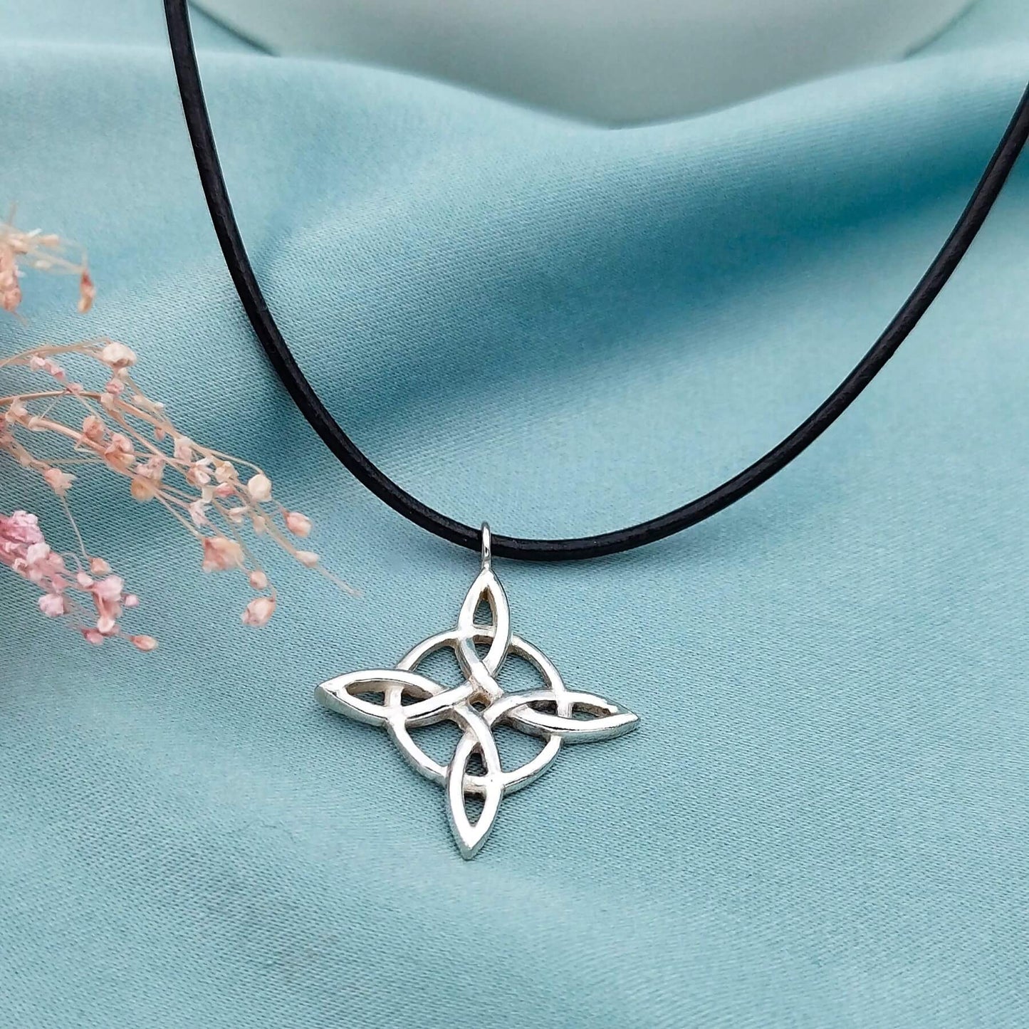 Collar Nudo de bruja cuero