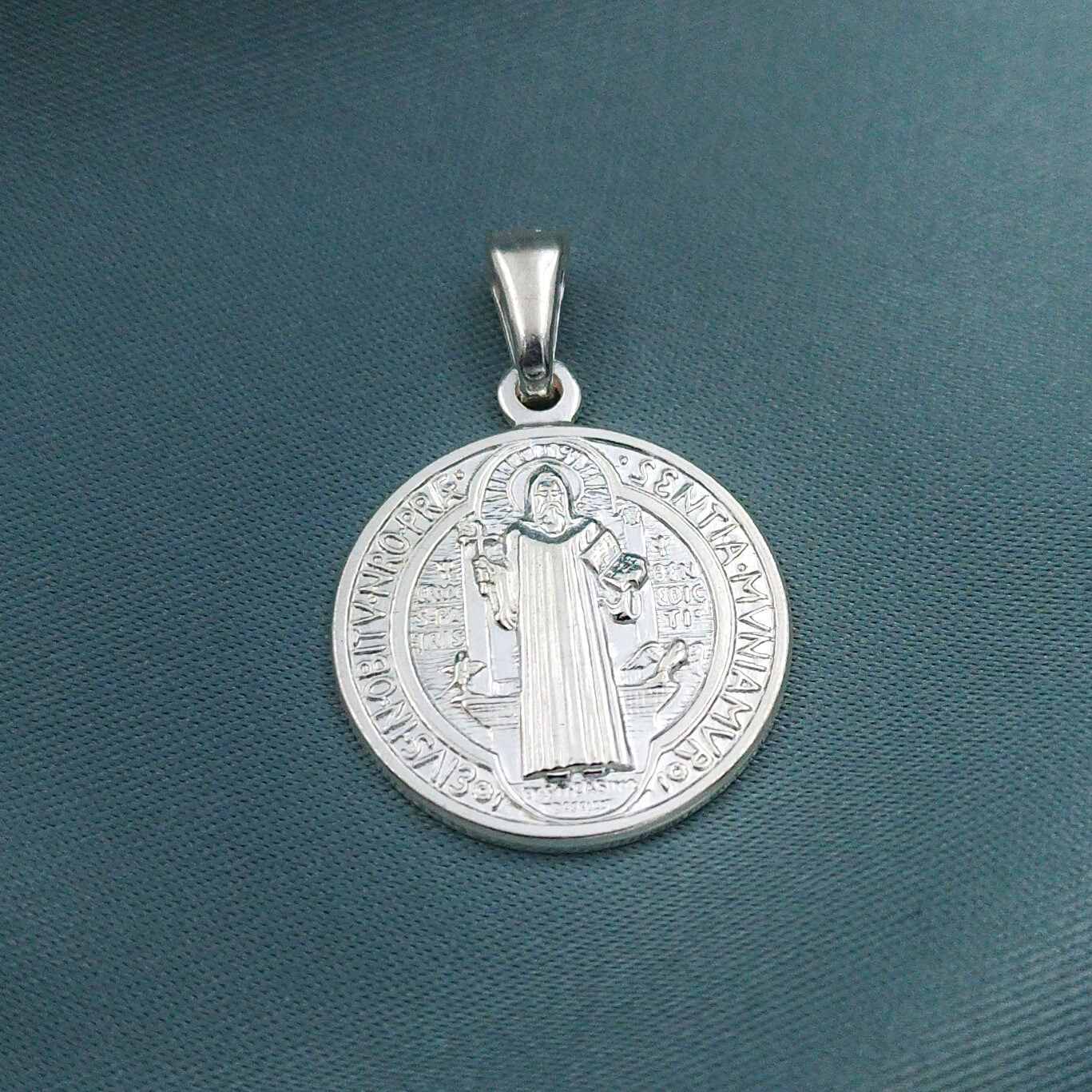 Medalla San Benito 20mm frente