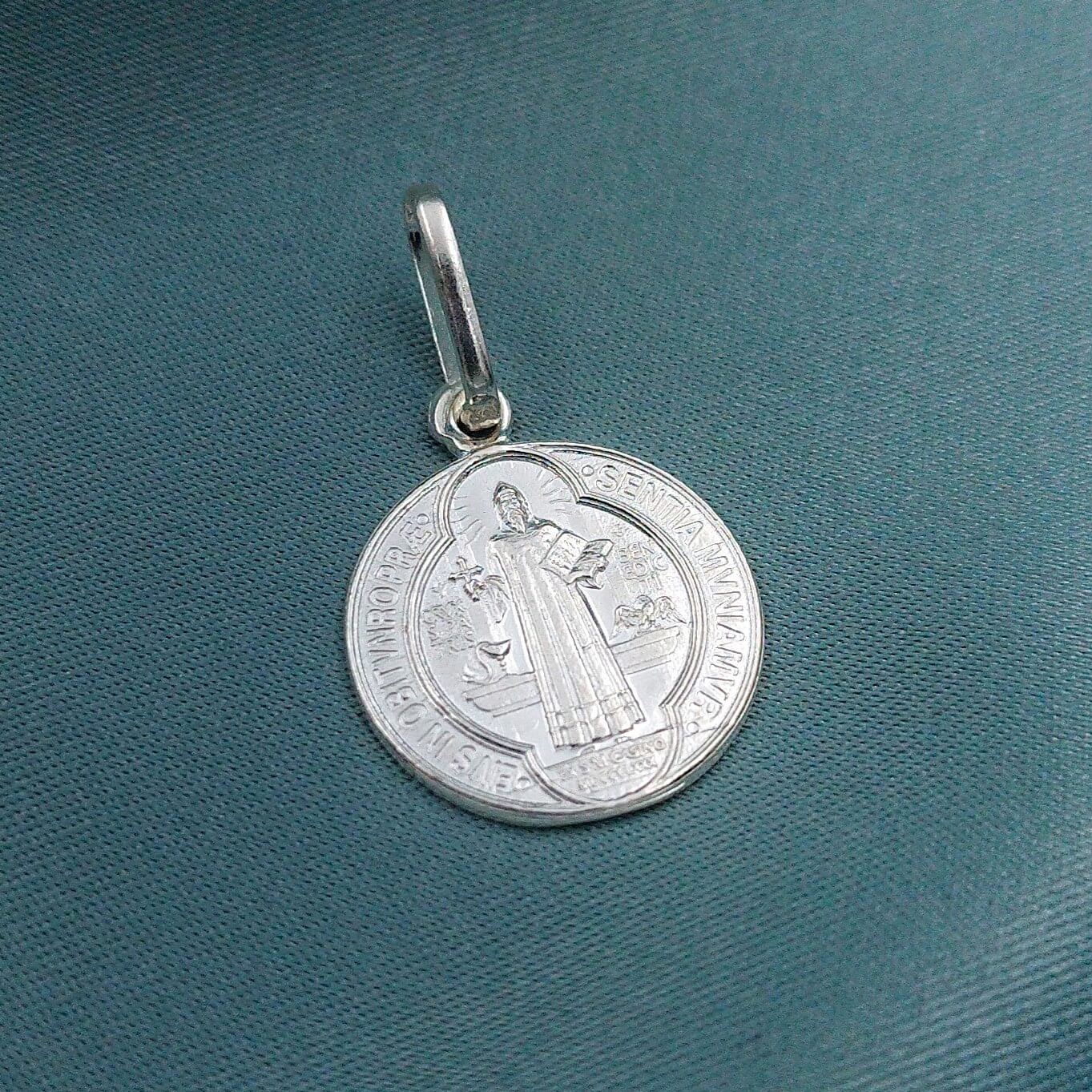 Medalla San Benito 18mm frente