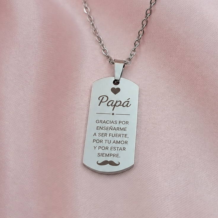 Collar placa rectangular con grabado