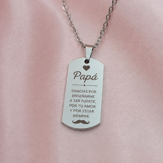 Collar placa rectangular con grabado