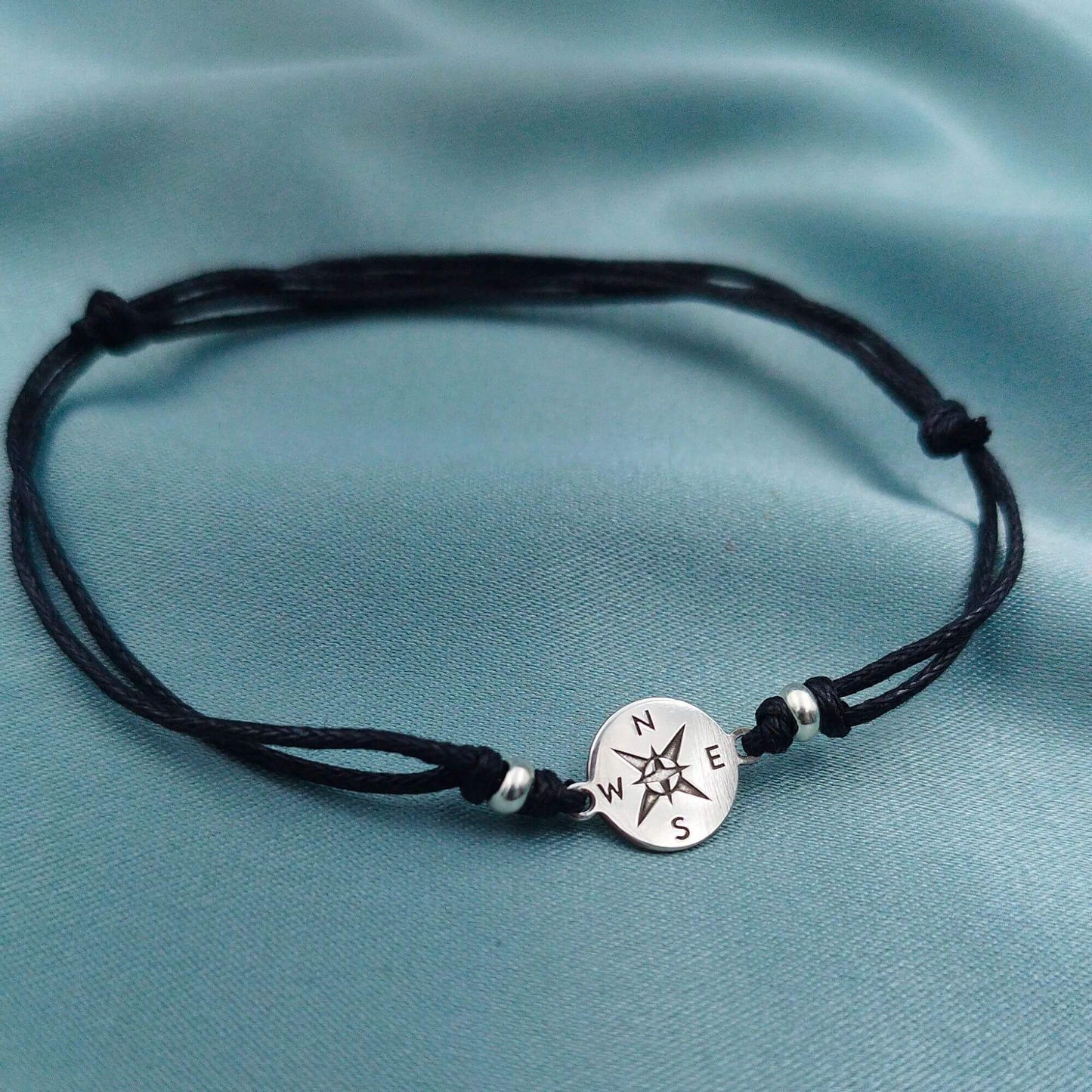 Pulsera cordón brújula