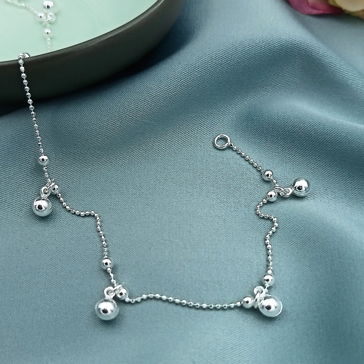 Tobillera dijes cascabeles