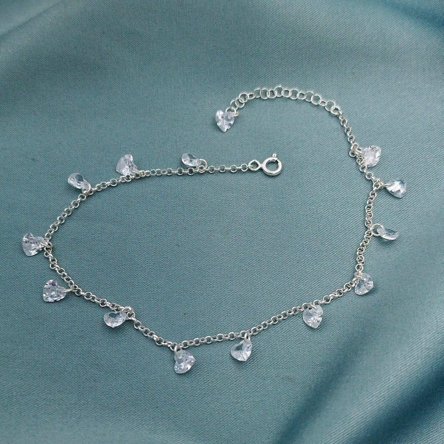 Tobillera dijes corazones circón