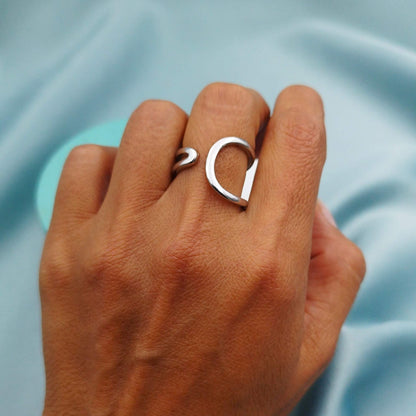 Anillo minimalista Curvas asimétricas