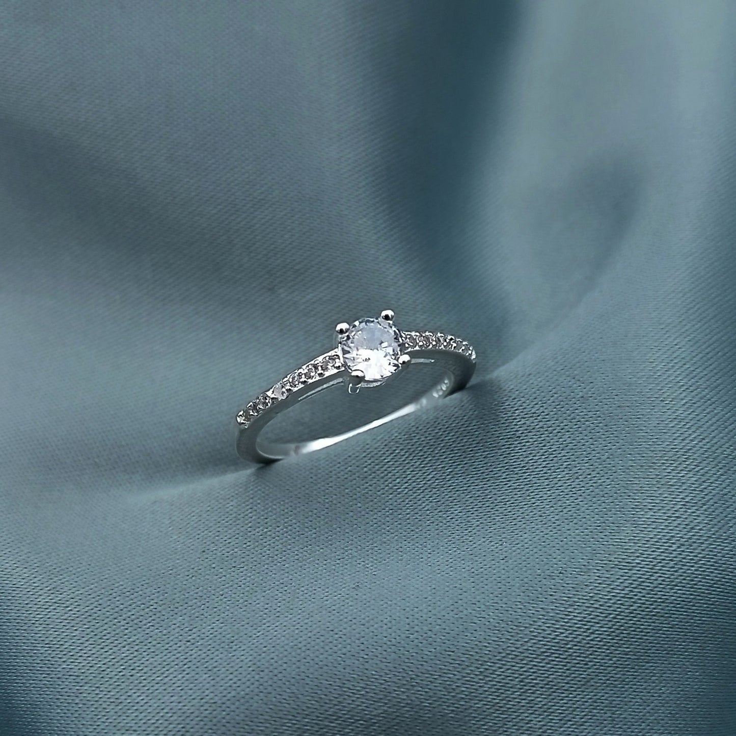 Anillo de Compromiso Canal Brillante 4