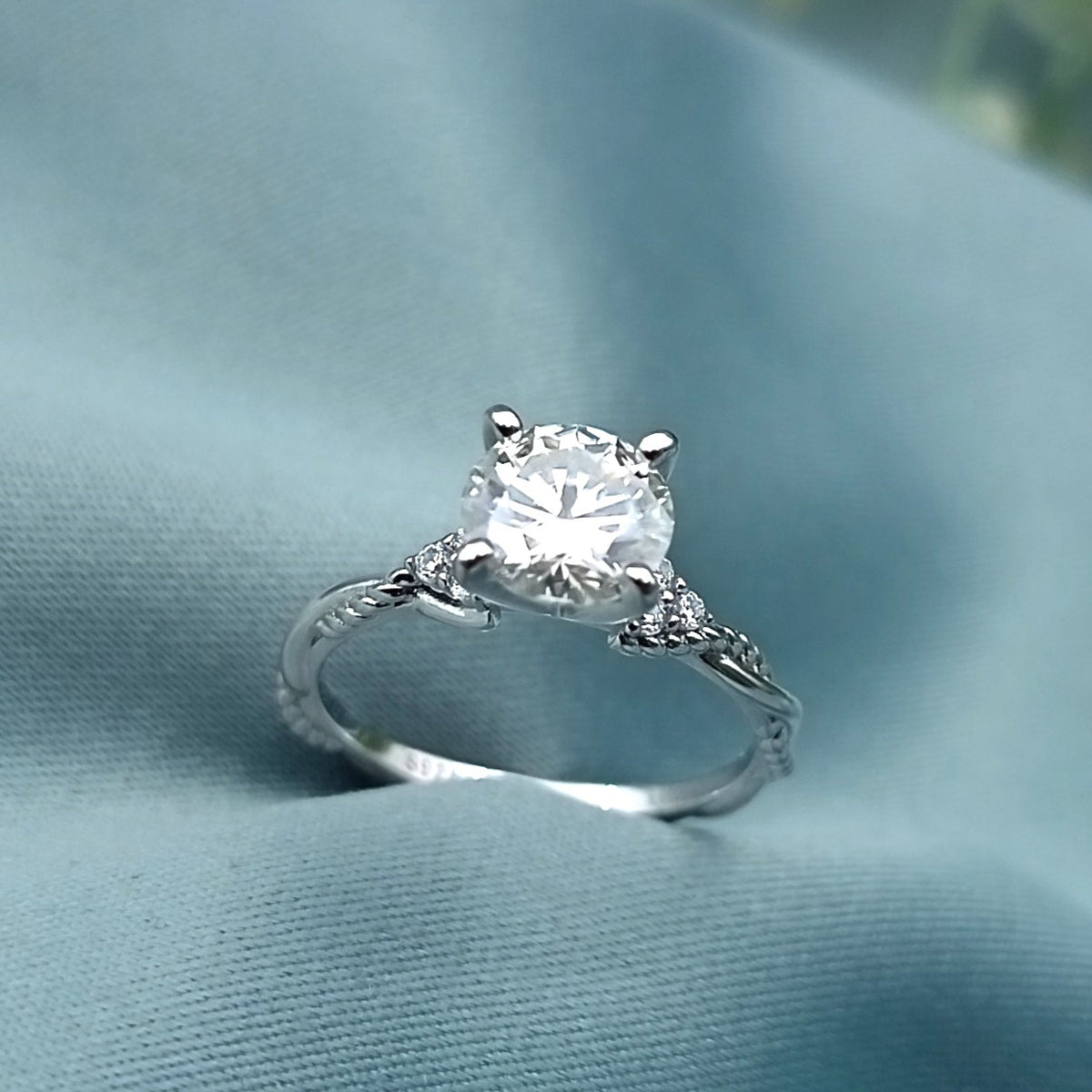 Anillo de compromiso Solitario Cuerda con piedra Moissanita
