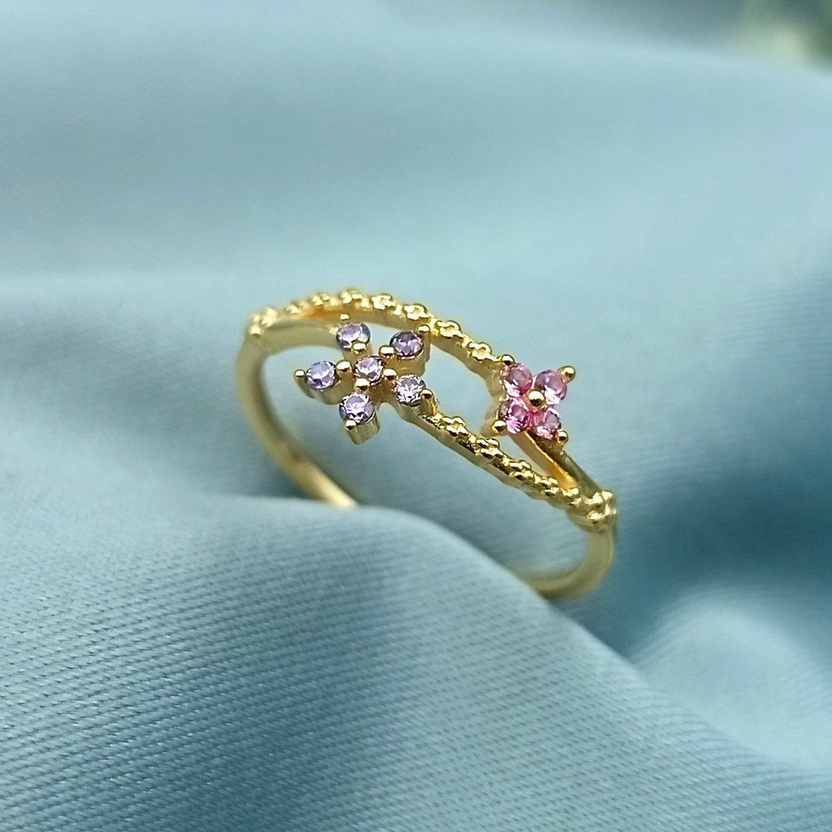 Anillo Flores cruzado dorado