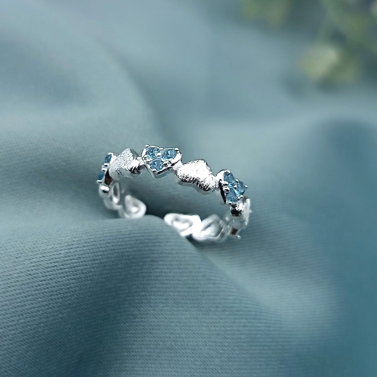 Anillo Corazones brillantes regulable