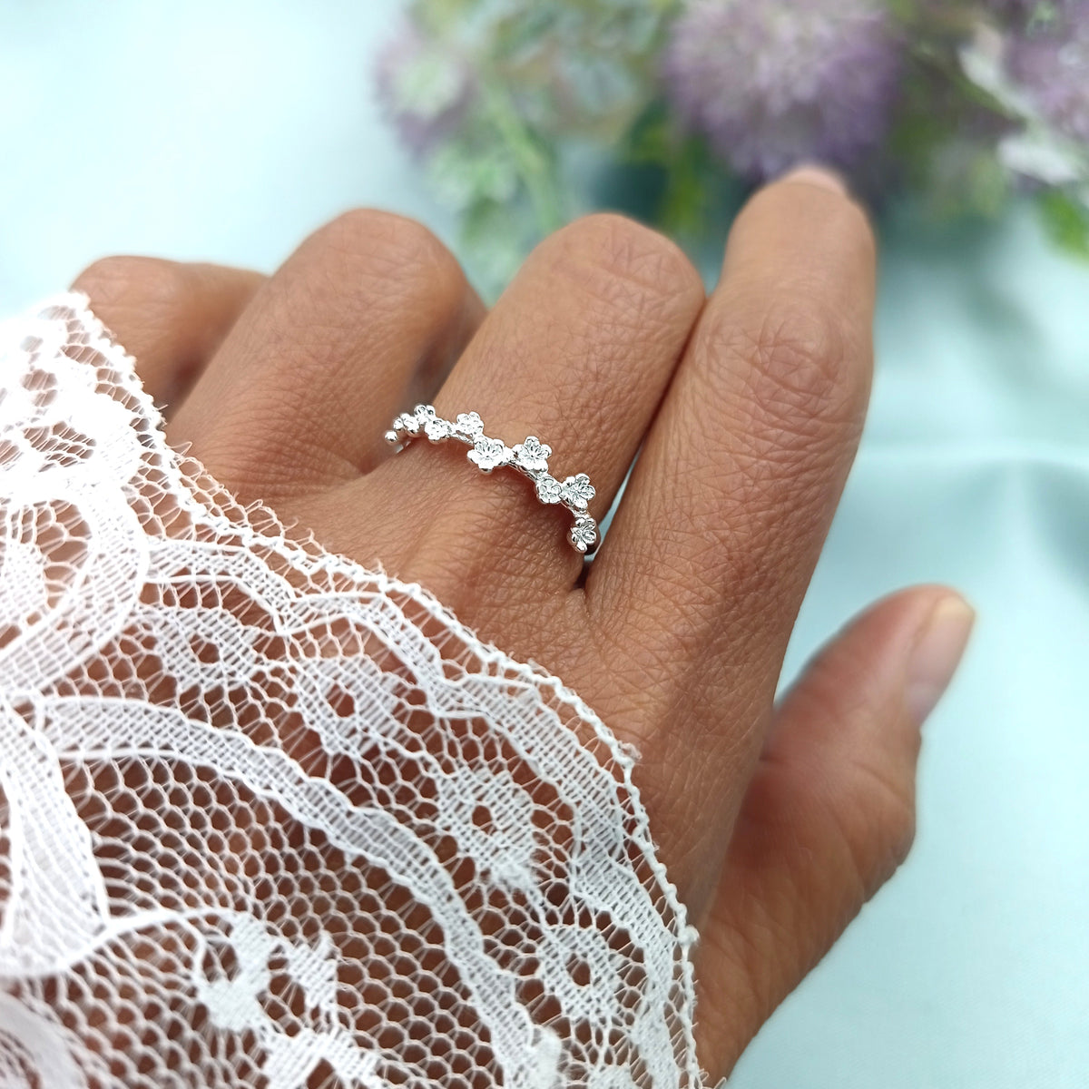 Anillo Cintillo Flores ZigZag Regulable