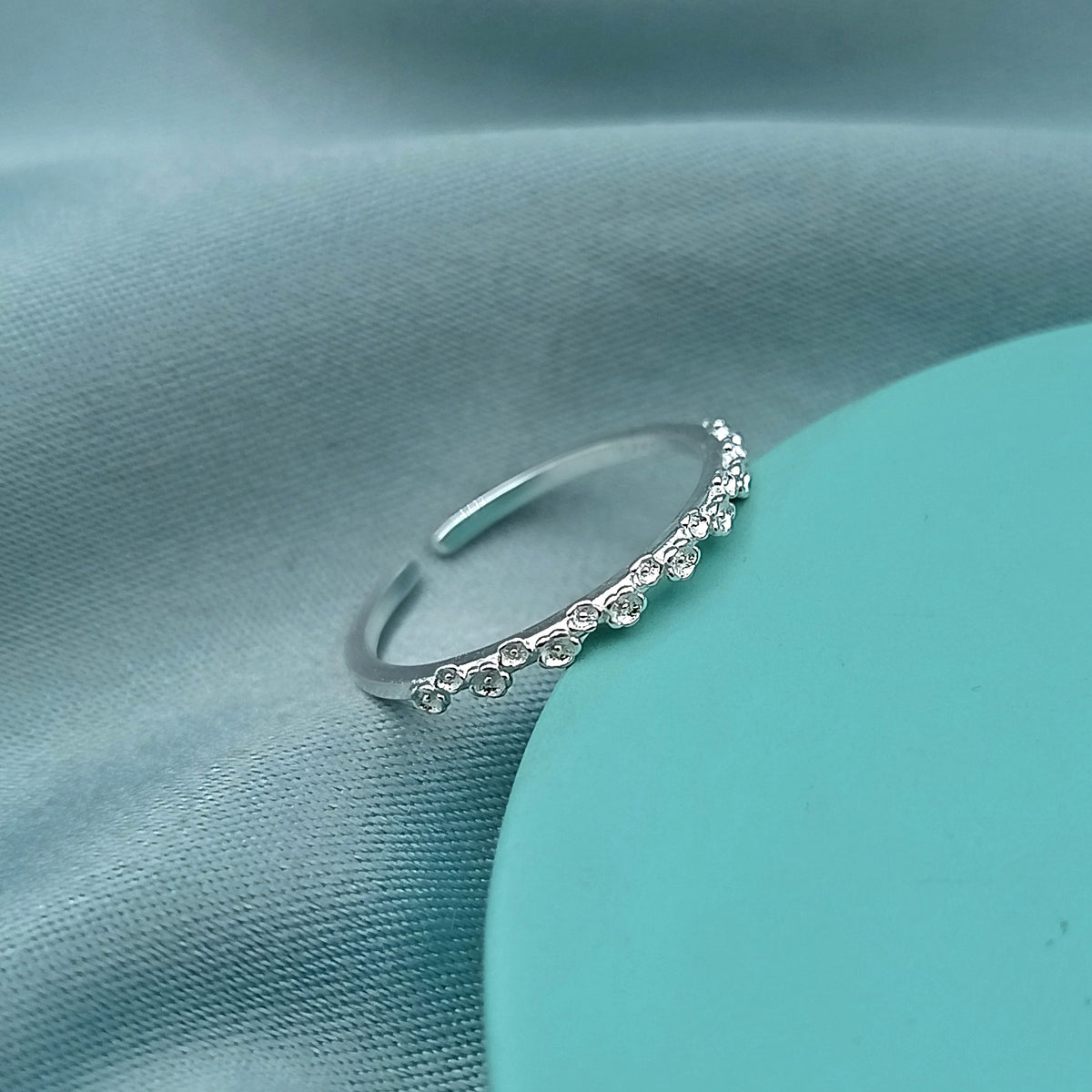Anillo Cintillo Flores Pequeñas Regulable