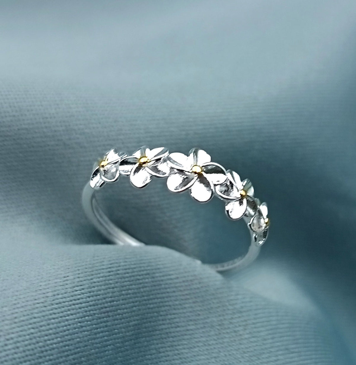 Anillo Cintillo Flores regulable