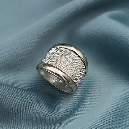 Anillo Plata y Oro Labrado