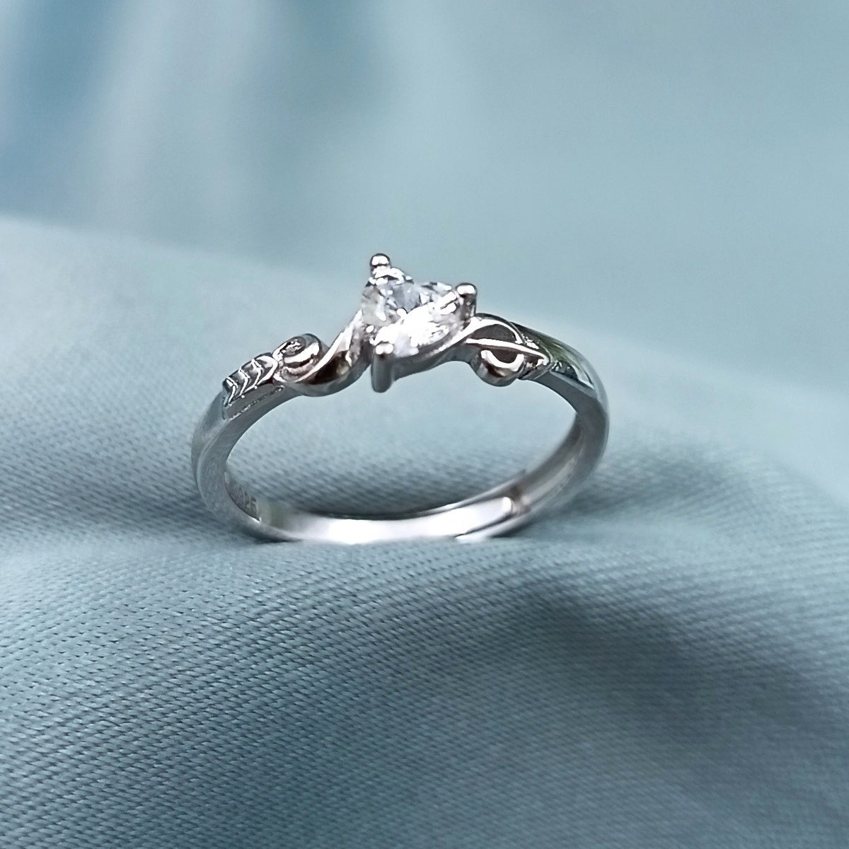 Anillo Promesa piedra corazón regulable