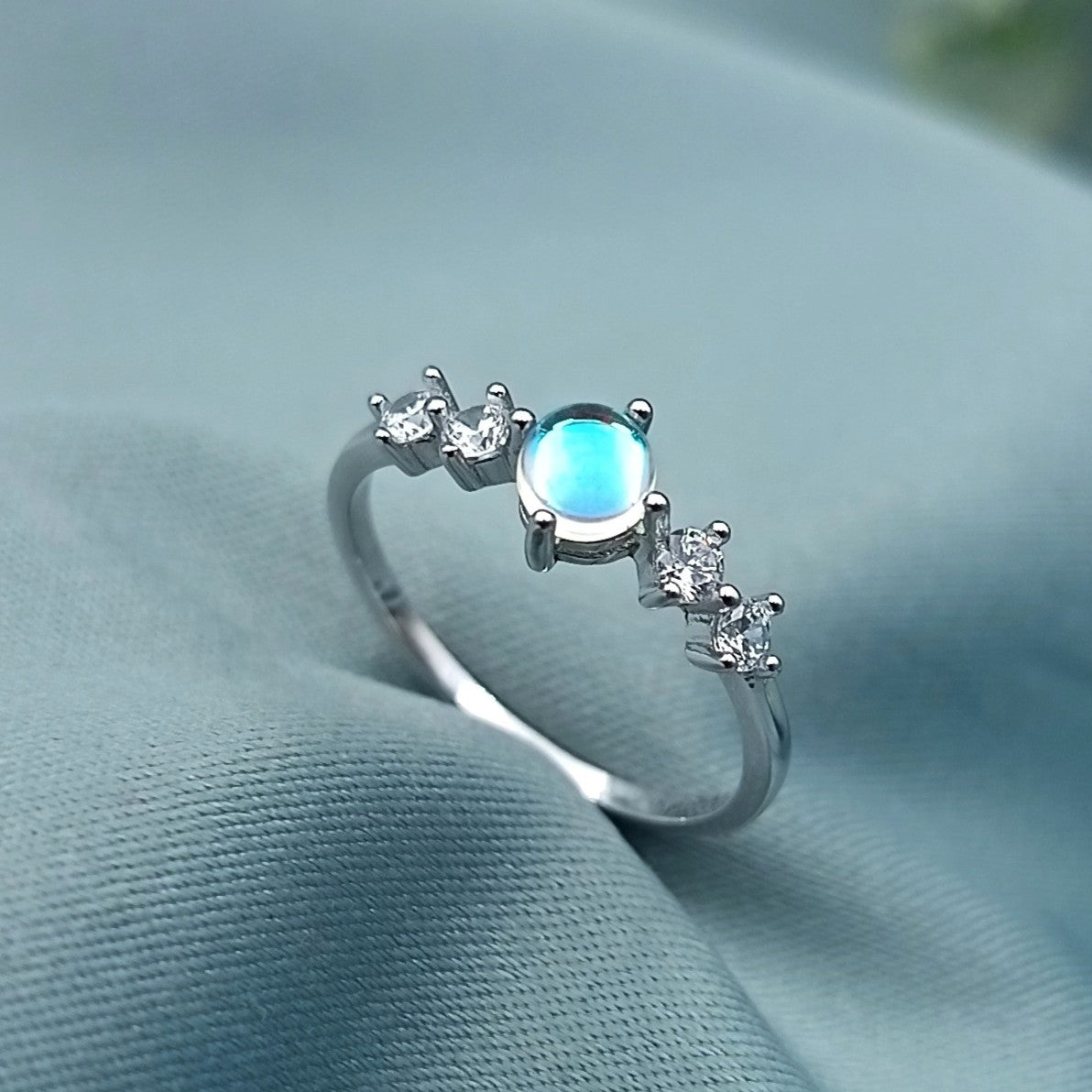 Anillo Cinco piedras Tornasol