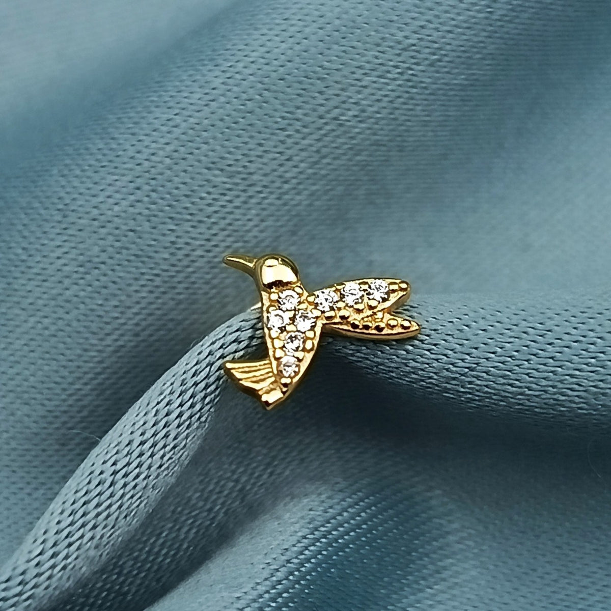 Arete solitario a rosca Colibrí