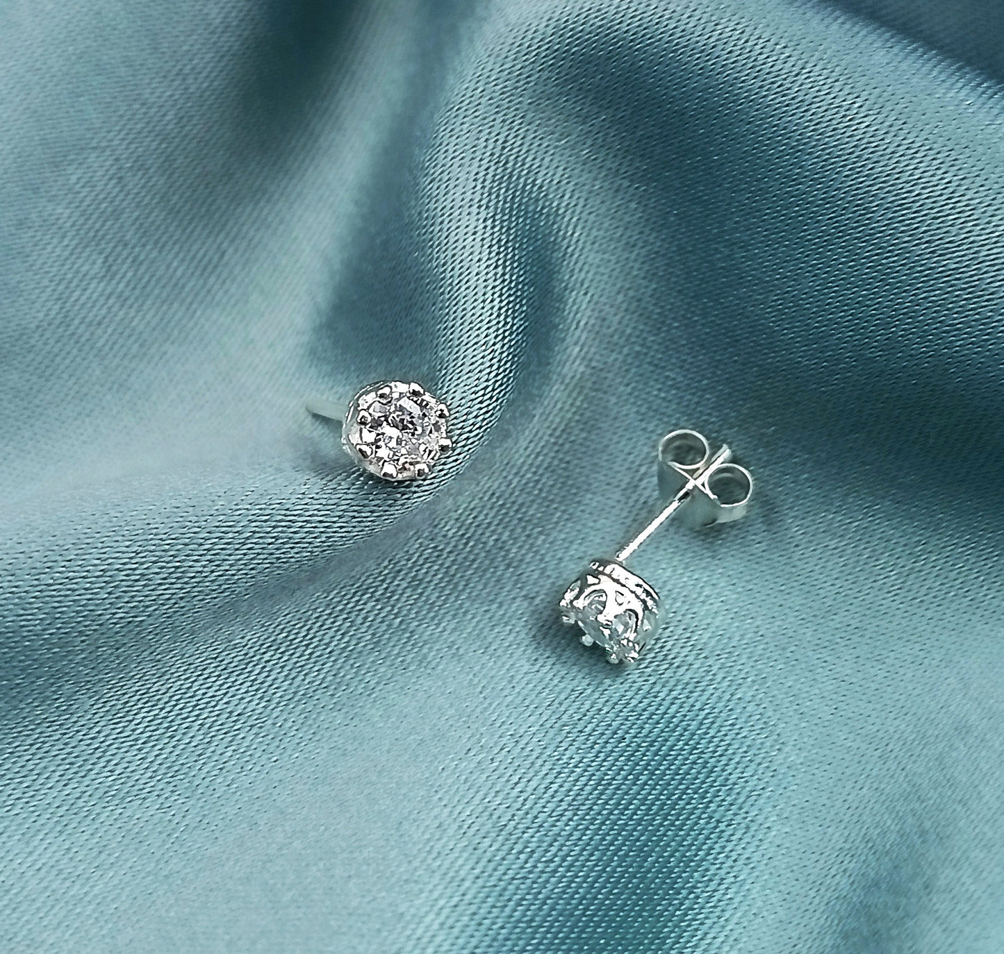 Aretes Cortos Circones Coronita 5mm