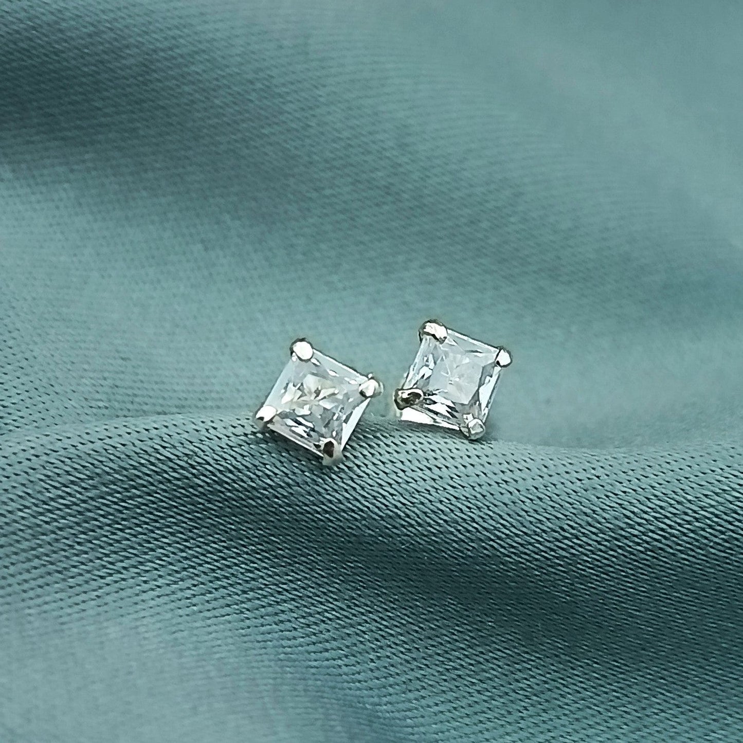 Aretes Cortos Circones Cuadrados