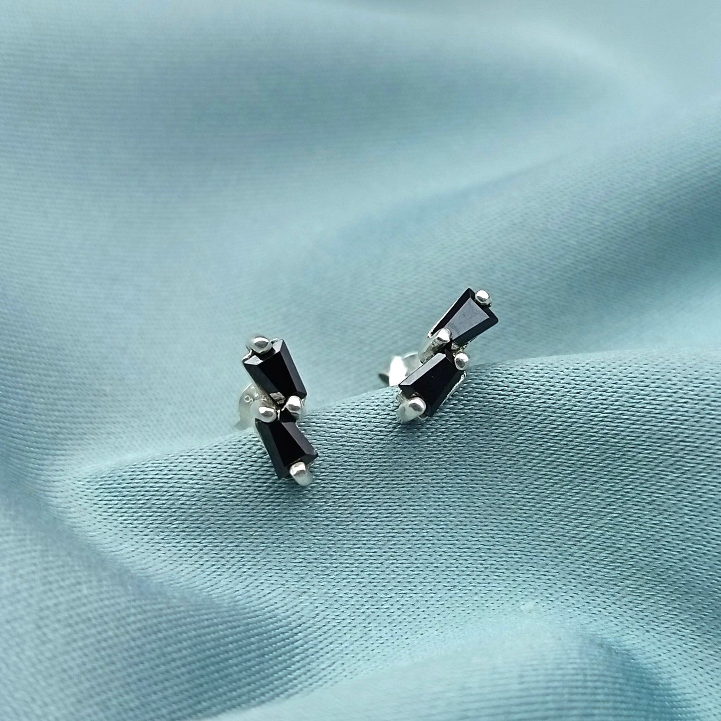 Aretes Cortos Circones Negros Cascada