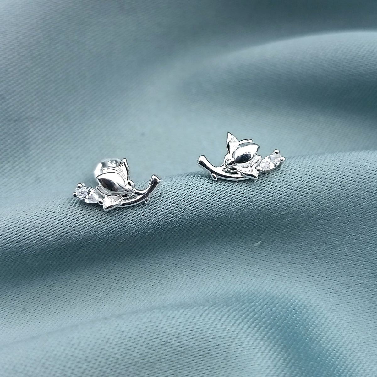 Aretes Cortos Capullo