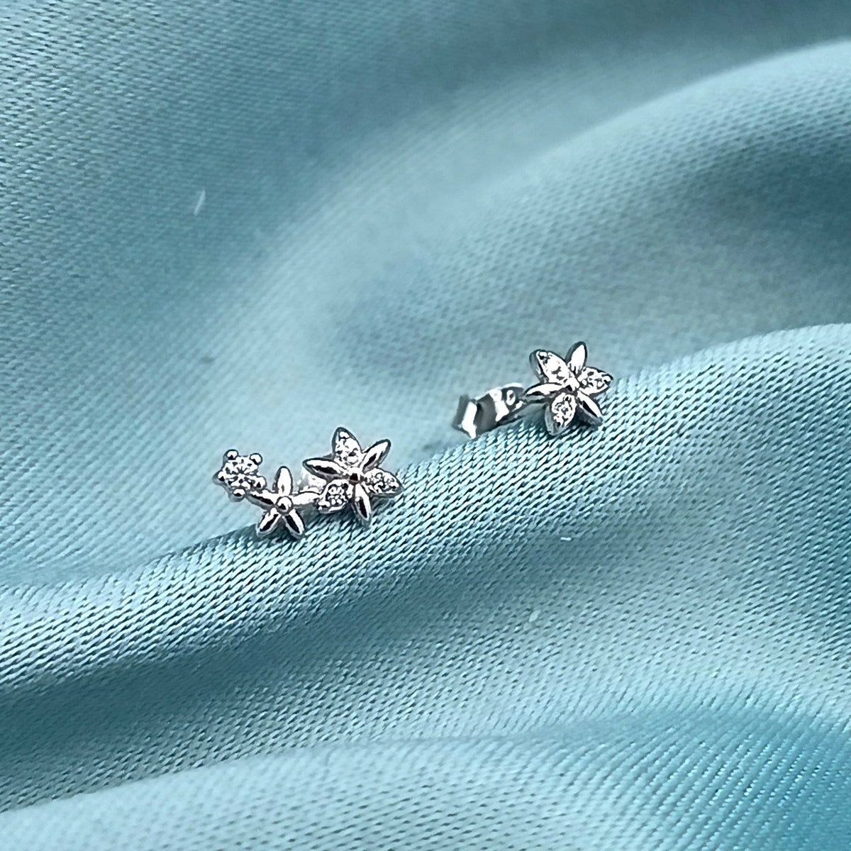Aretes Shine asimétricos