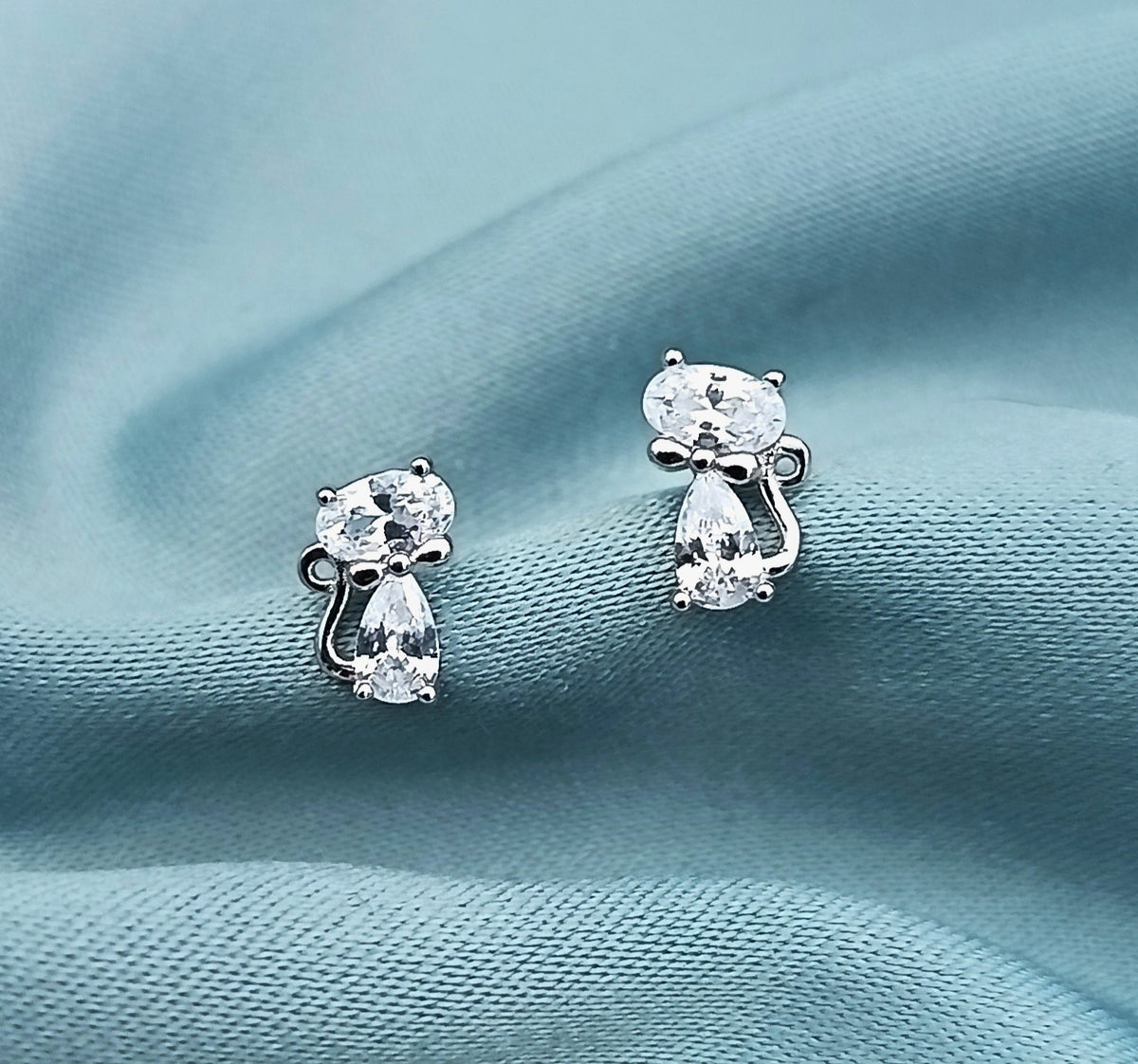 Aretes Gato con Lazo
