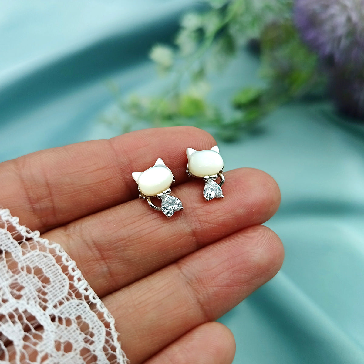 Aretes  Gatitos con Piedra Blanca