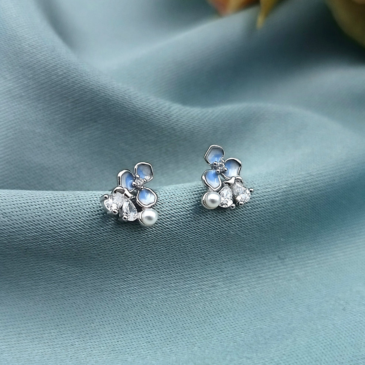 Aretes Flor perla y circón
