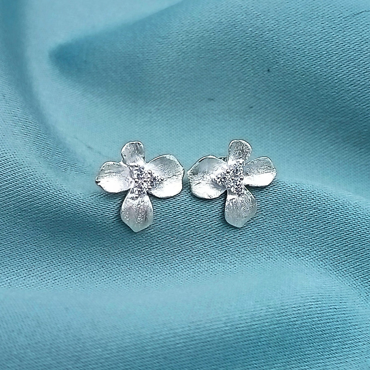 Aretes Flor 4 pétalos