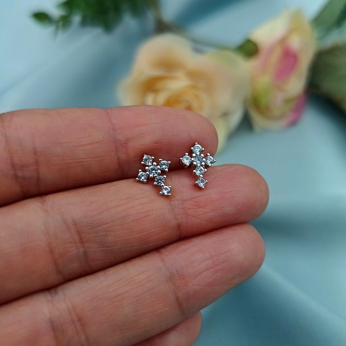 Aretes Cruz con circón