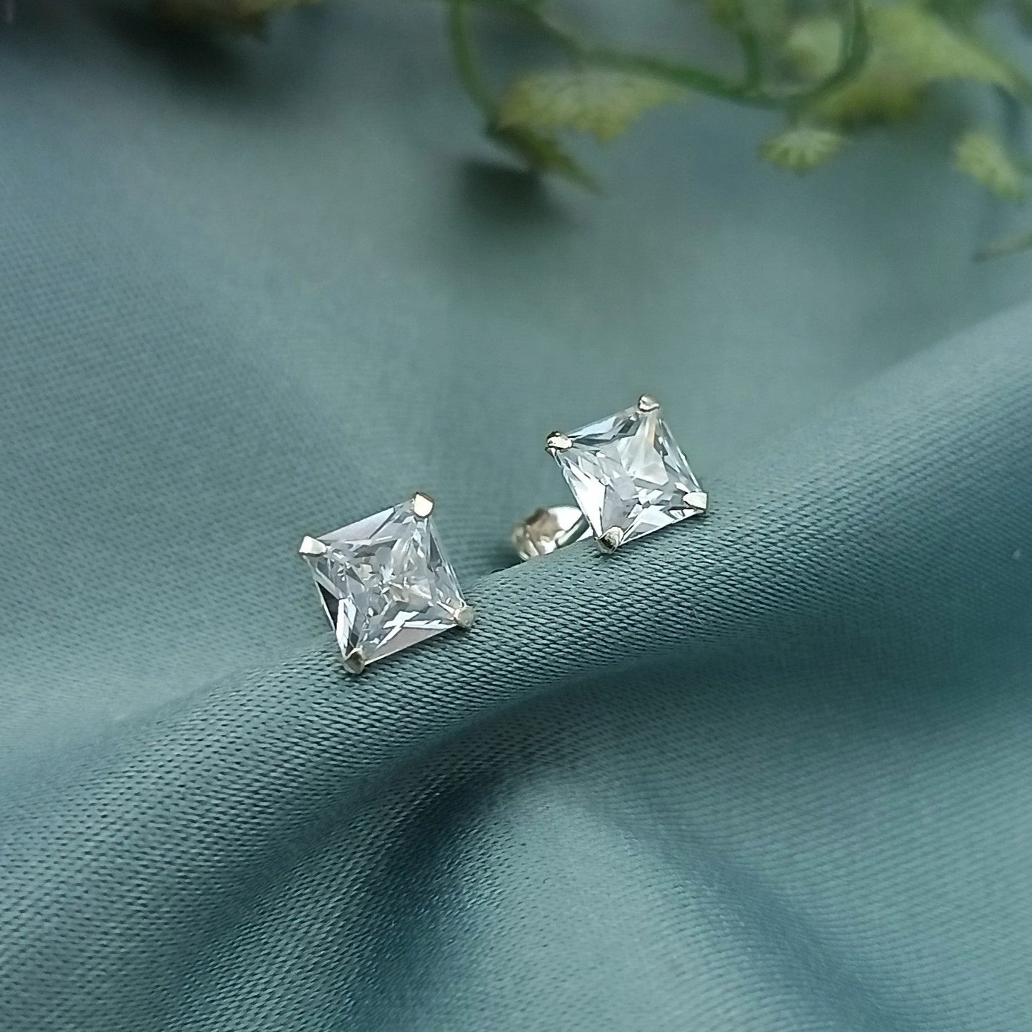 Aretes Cortos Circones Cuadrados