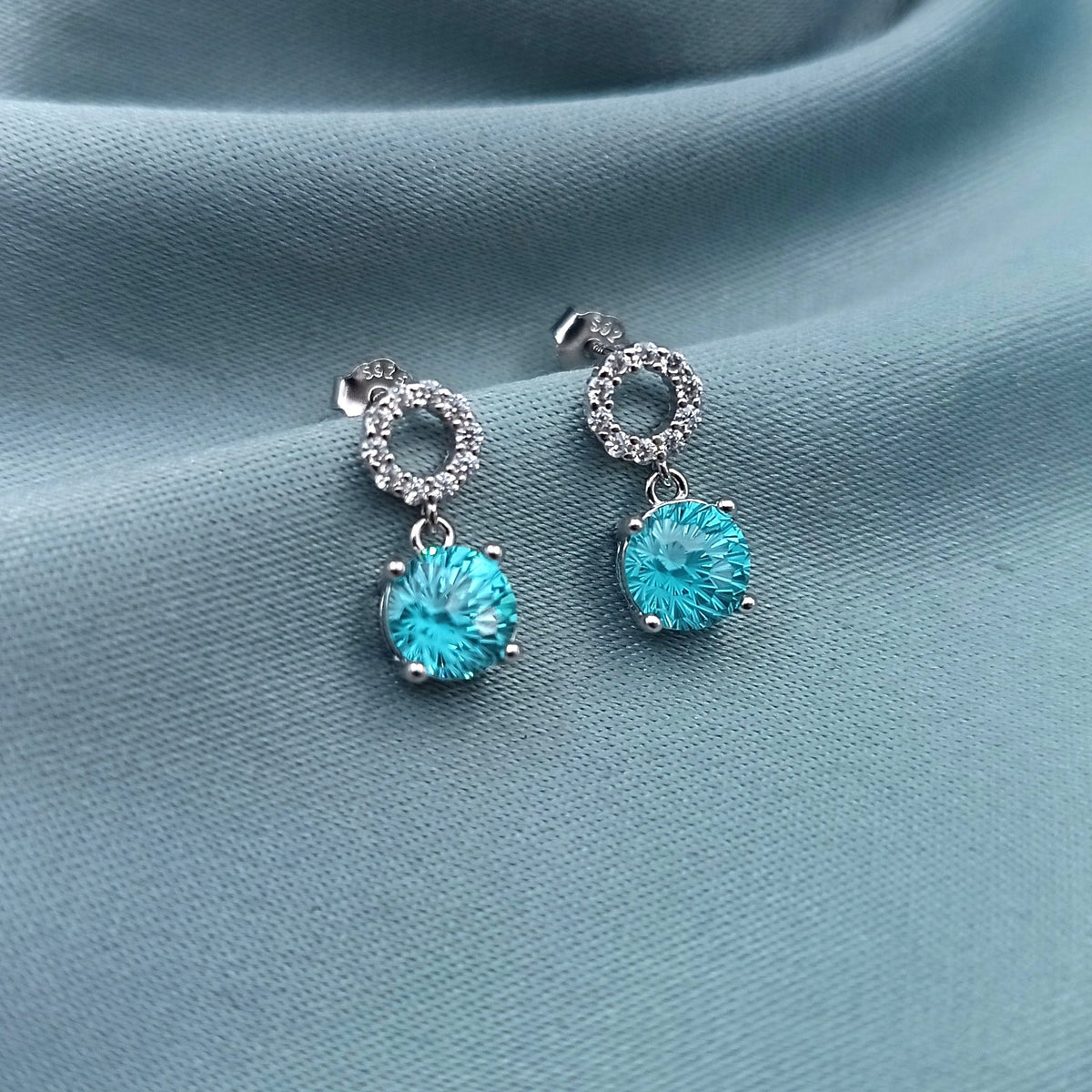 Aretes Colgantes Aro y circón brillante