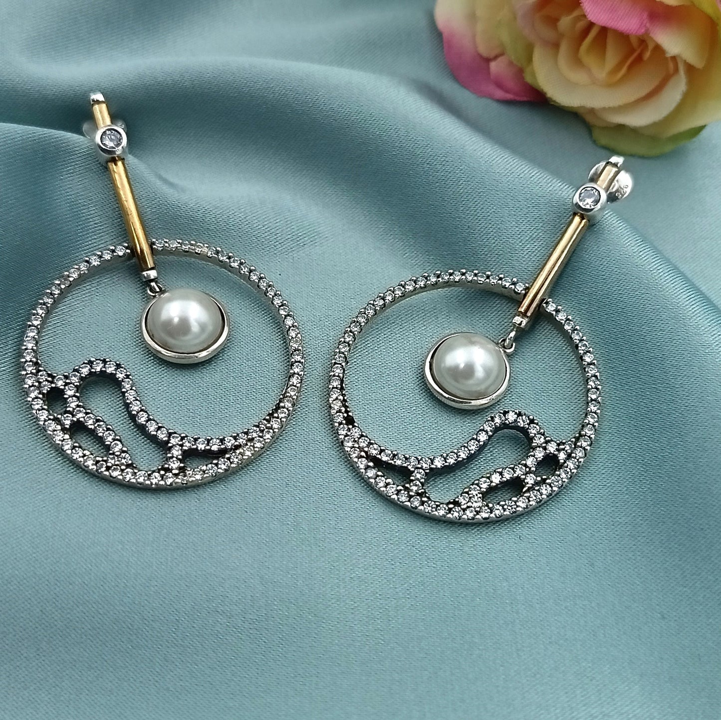 Aretes Largos Plata y Oro con Perlas