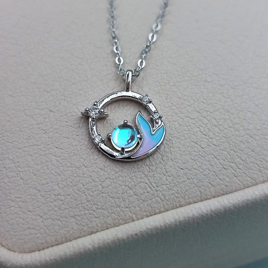 Collar con colgante redondo en plata ley y piedra azul turquesa