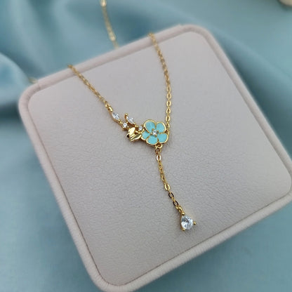 Collar Flor Celeste con Cadena y Gota Dorado