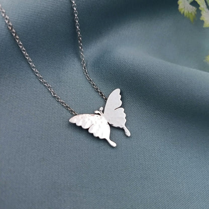 Collar mariposa con textura