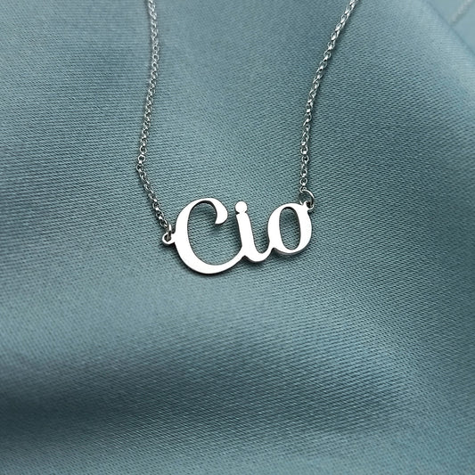 Collar nombre calado