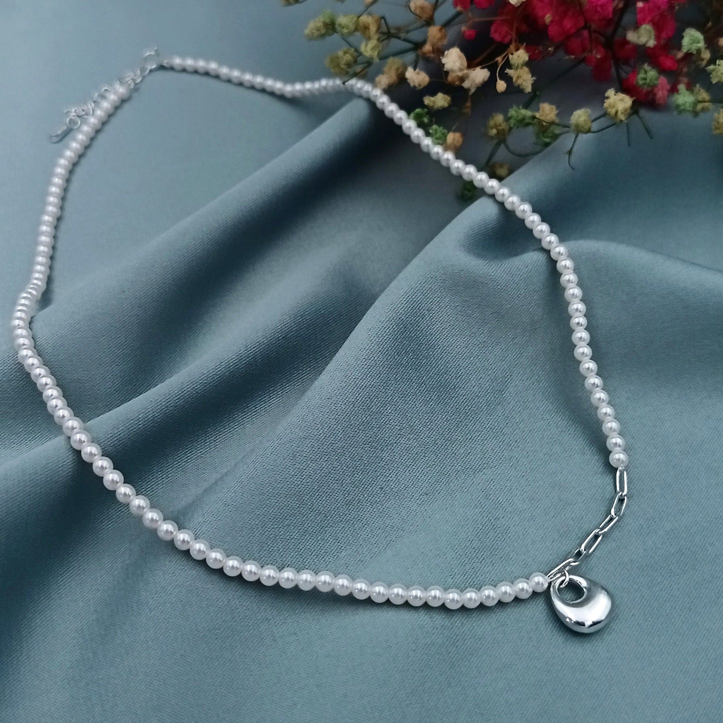 Collar de Perlas Sintéticas y Plata Diseño 2