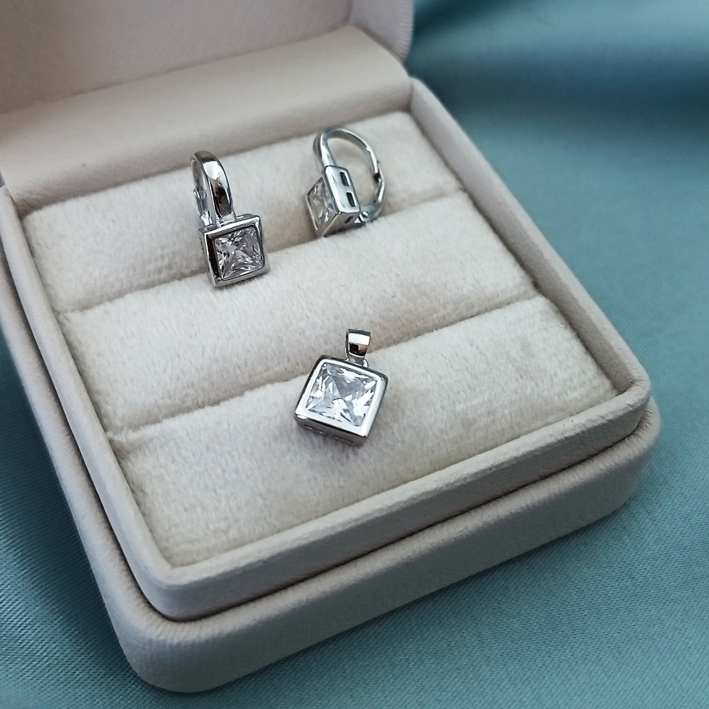 Aretes Asa Plata y Baño de Oro Blanco