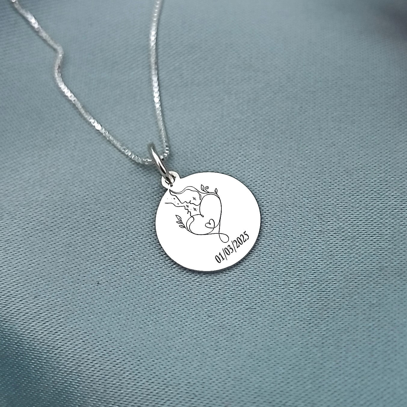 Dije placa redonda 1.3cm con grabado