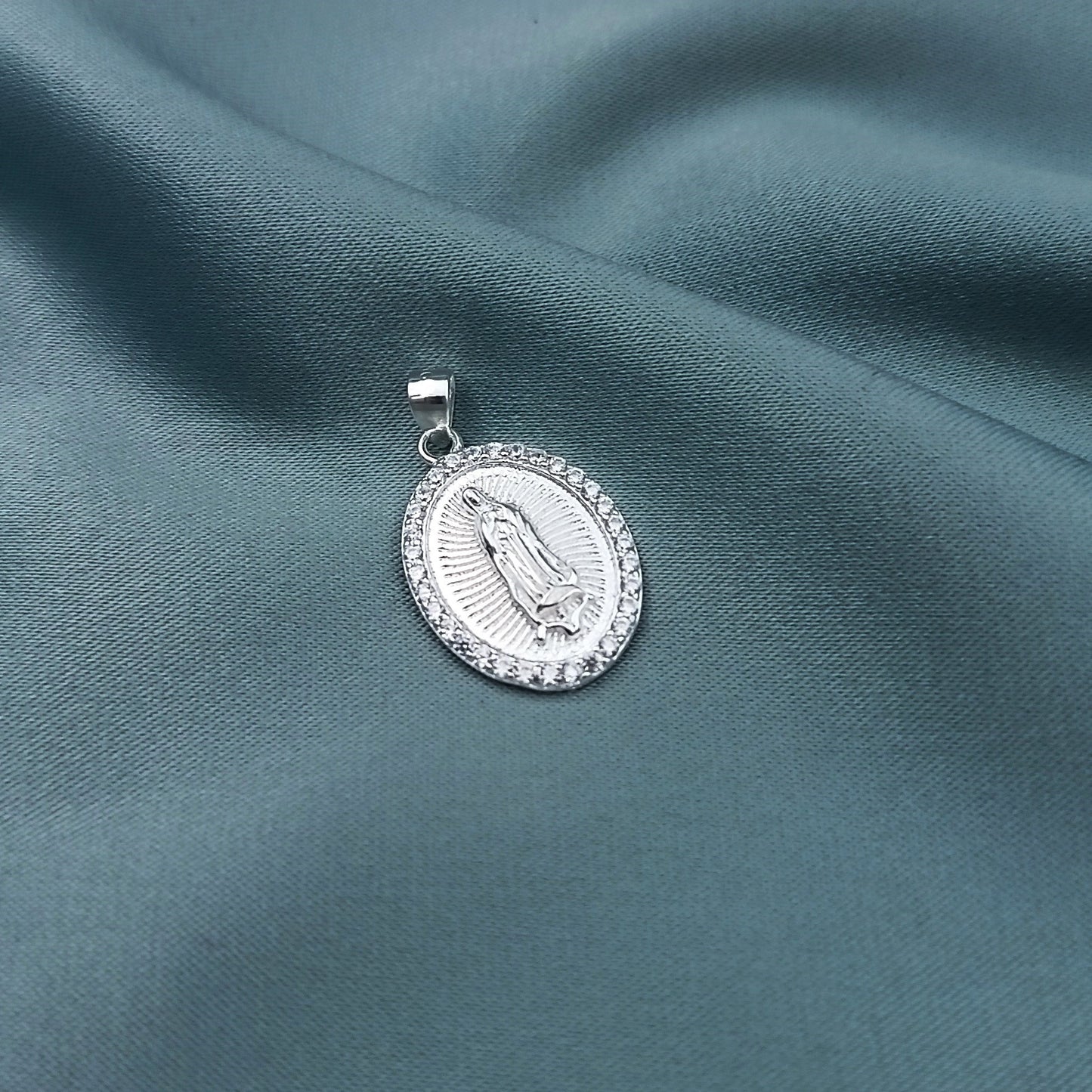 Dije Virgen de Guadalupe Circones