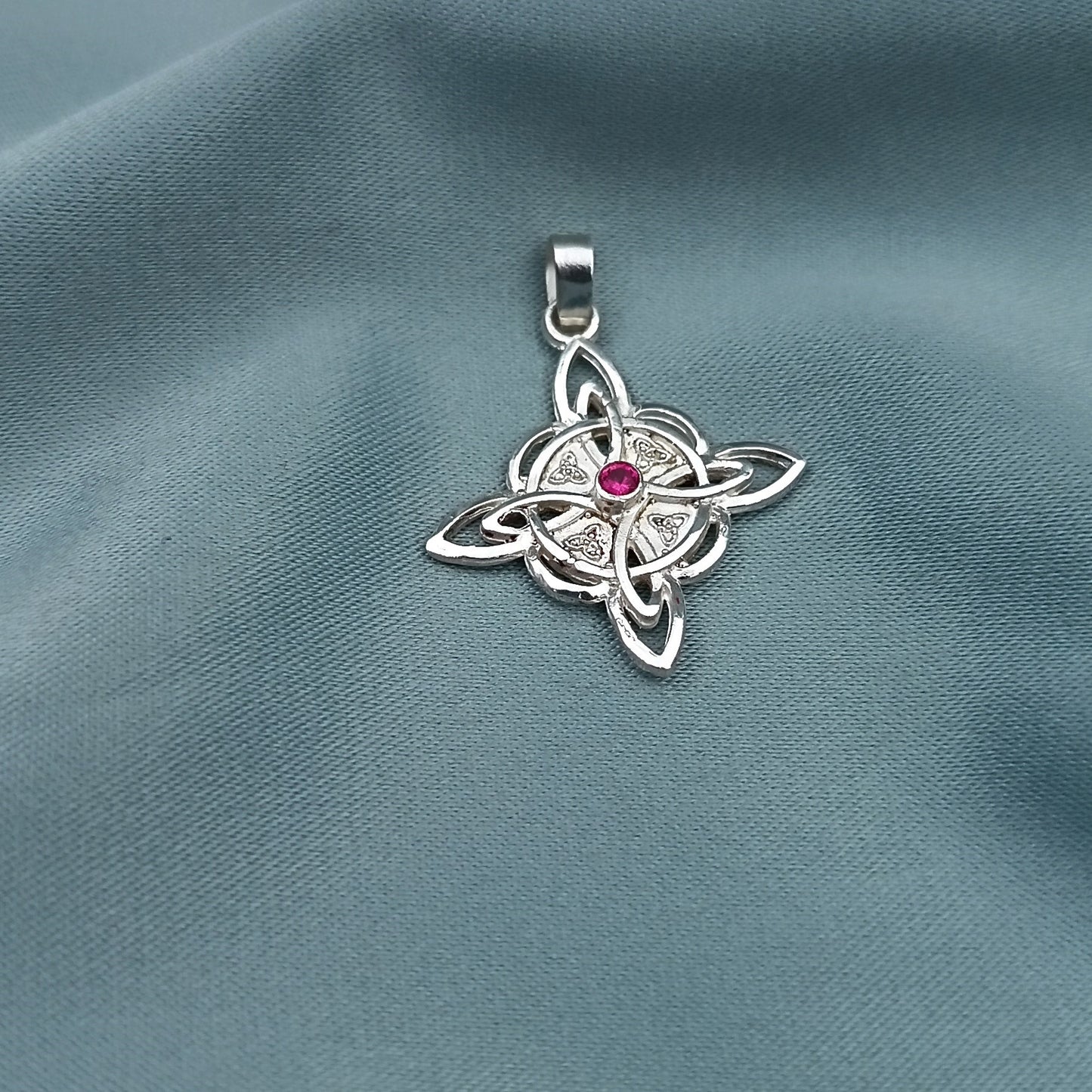 Dije Nudo de Bruja Piedra central 2