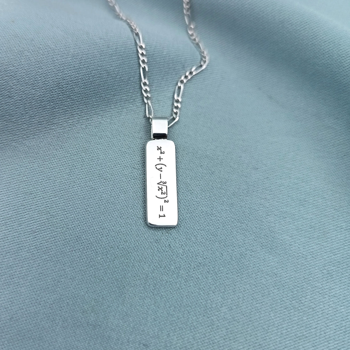Dije placa rectangular con pasador