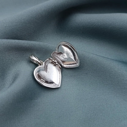 Dije Relicario Corazón Labrado