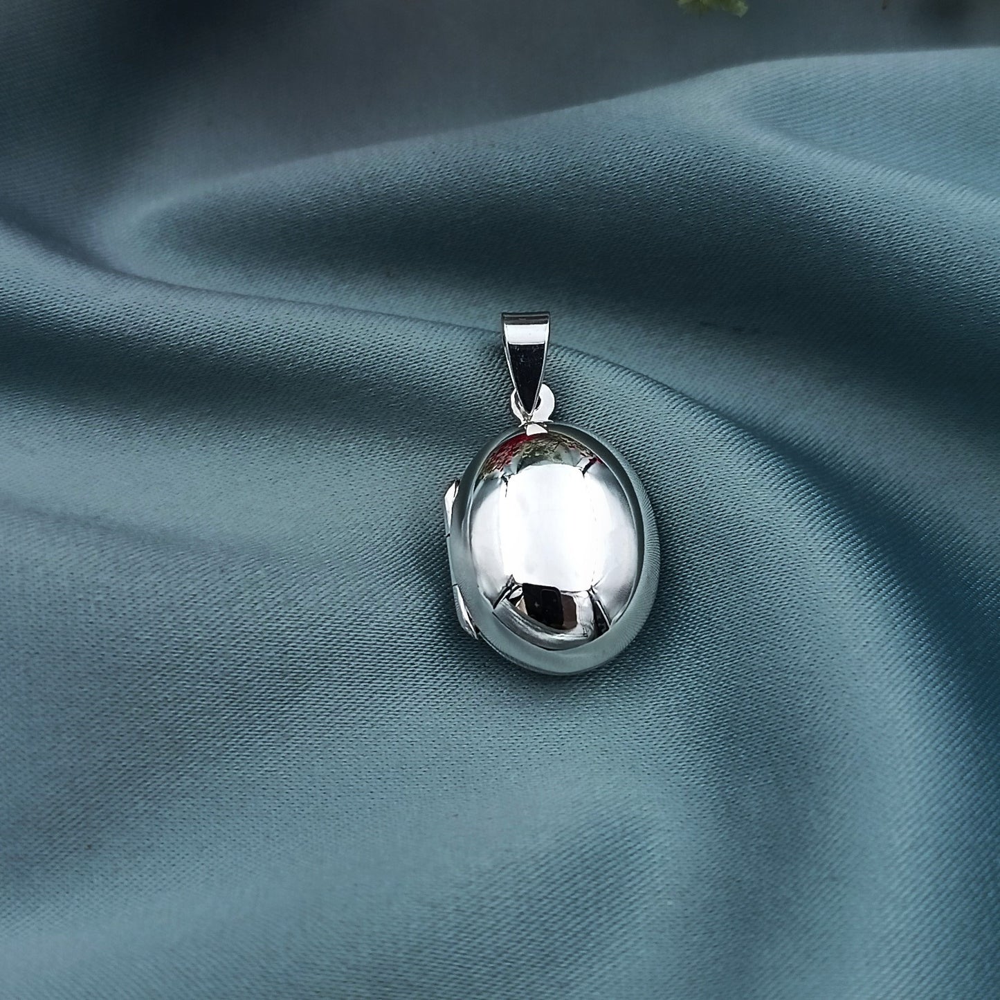 Dije Relicario Ovalado Sencillo