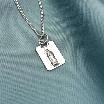 Dije Rectangular Corazón Personalizado con doble Grabado